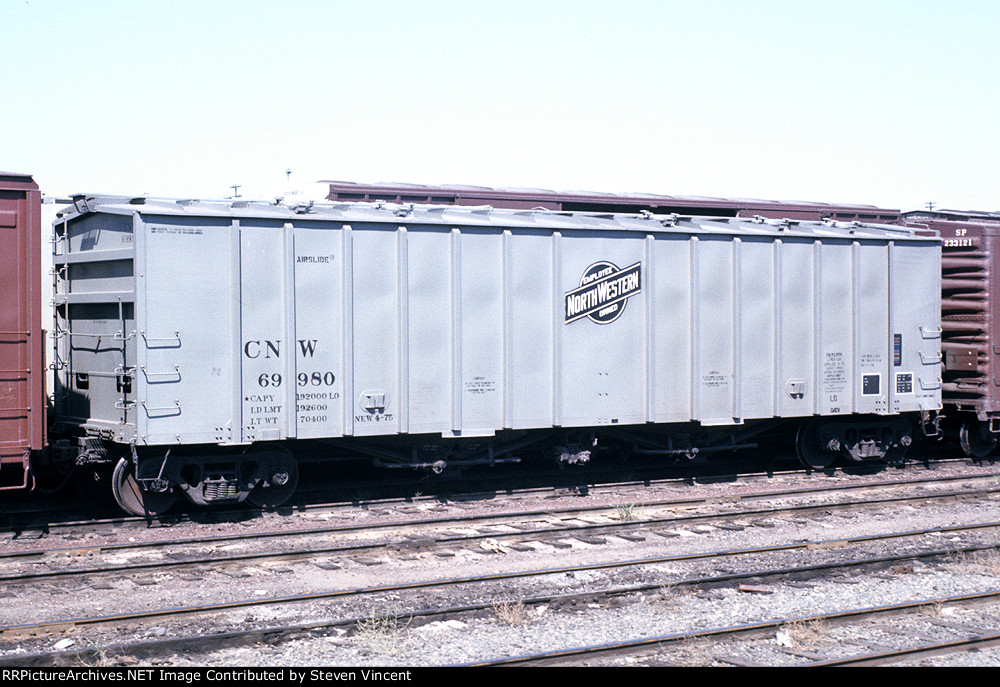 Chicago & Northwestern 4180 cf Airslide covered hopper CNW #69980